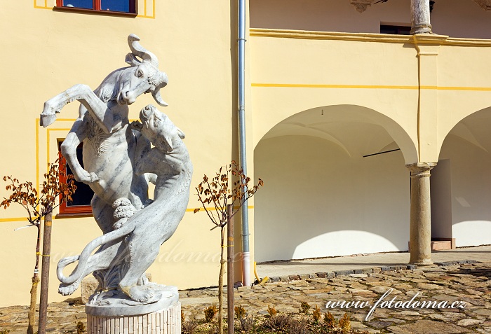 Zámek Slatina, okres Znojmo, Jihomoravský kraj