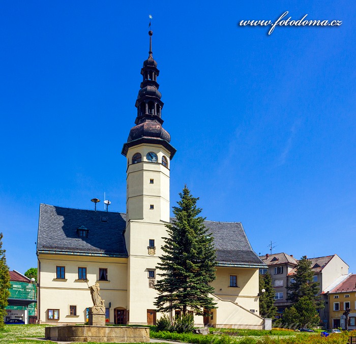 Kašna a renesanční radnice, Staré Město, okres Šumperk, Olomoucký kraj, Česká republika