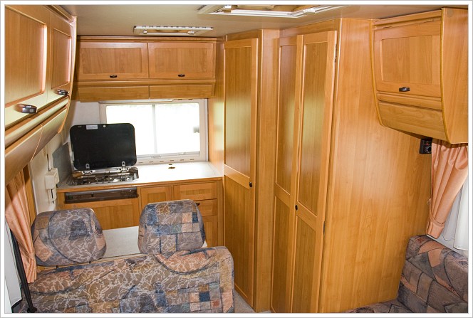 Obytné auto Hymer 4x4 interiér