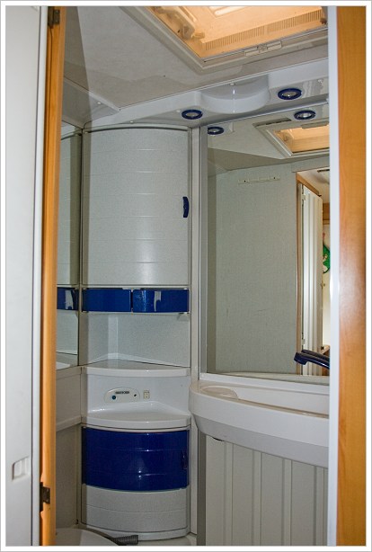 Obytné auto Hymer 4x4 interiér
