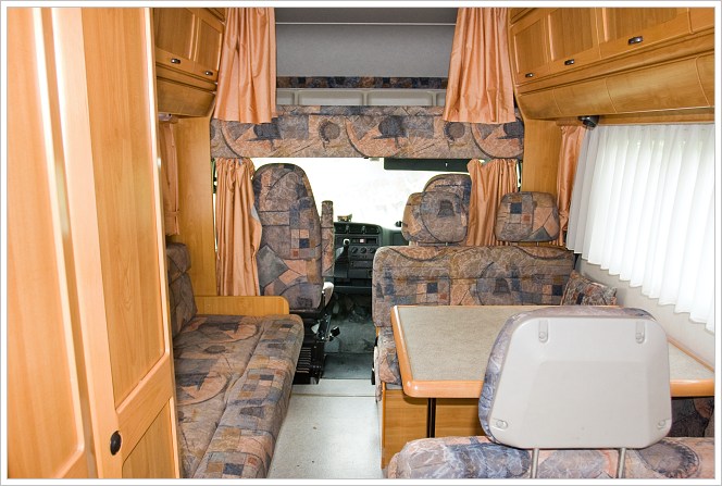 Obytné auto Hymer 4x4 interiér