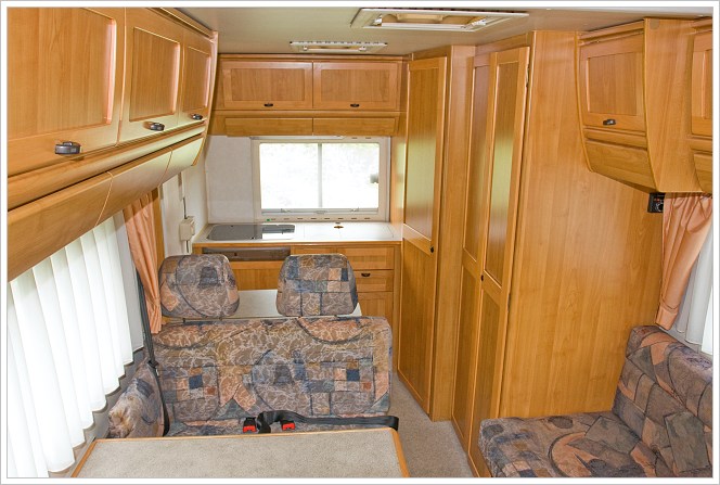 Obytné auto Hymer 4x4 interiér