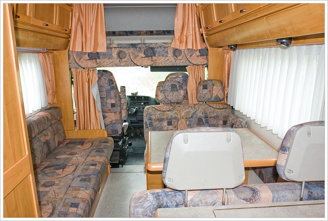 Obytné auto Hymer 4x4 interiér