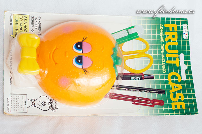 Stojánek na tužky plastový oranžový pomeranč