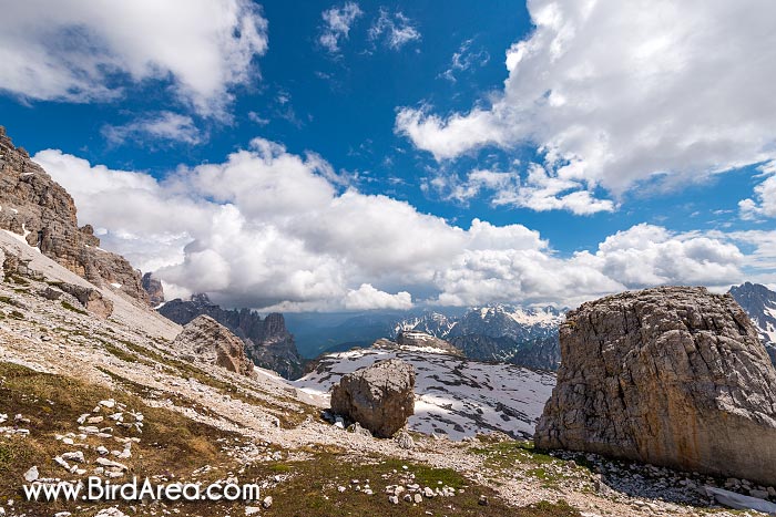 Pohled k východu z horského sedla Paternsattel (Forcella di Lavaredo), Sextenské Dolomity