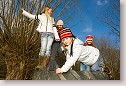 Little girls on the tyres