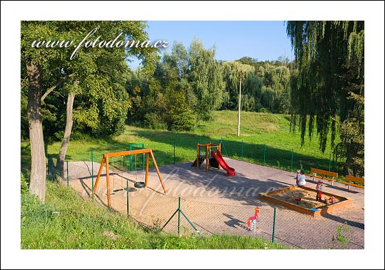 Fotka z obce Plaveč, dětské hřiště u sokolovny