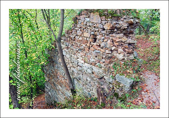 Fotka z obce Plaveč, zřícenina hradu Lapikus, přírodní park Jevišovka